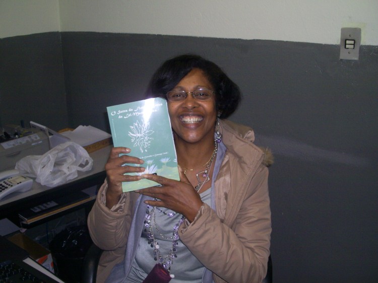 Fifa recebendo o Sutra de Lótus