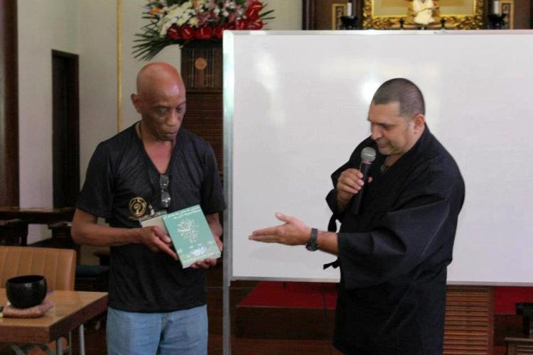 Apresentação do trabalho de tradução do Sutra de Lótus Sutra de Lótus