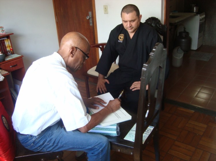 Dedicatoria ao Arcebispo Correia Dedicatoria ao Arcebispo Correia