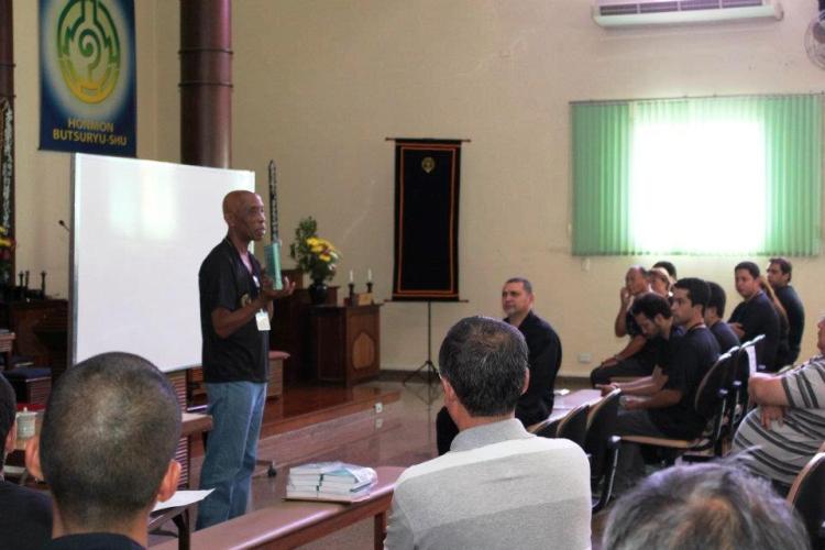 Entrega do Sutra de Lótus em doação por Marcos Ubirajara Sutra de Lótus